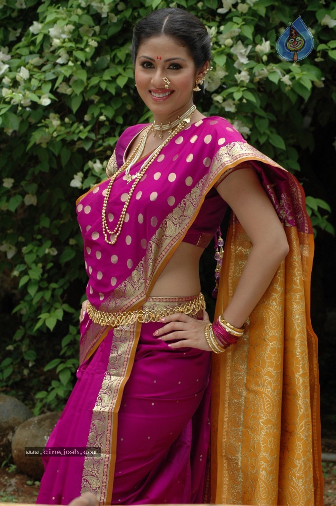 Sada Cute Stills - 10 / 43 photos