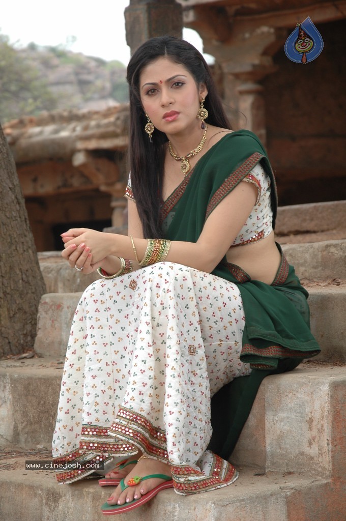 Sada Cute Stills - 18 / 43 photos