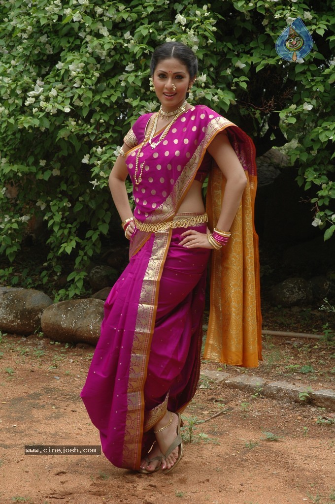 Sada Cute Stills - 20 / 43 photos