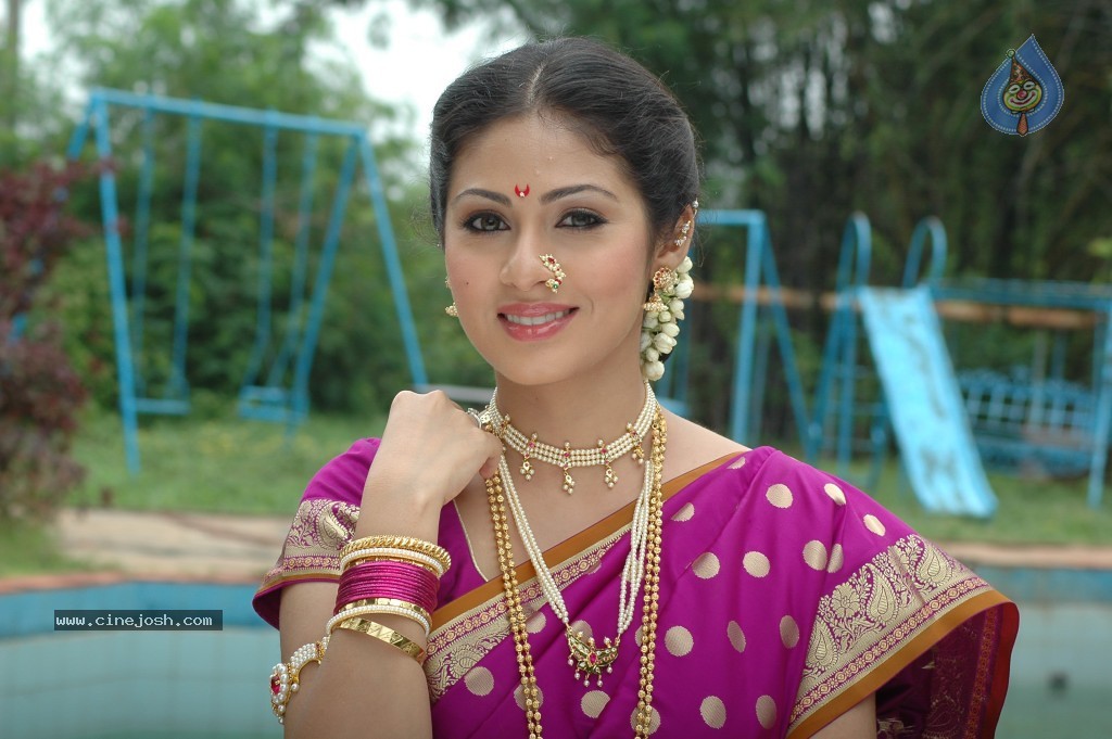 Sada Cute Stills - 21 / 43 photos