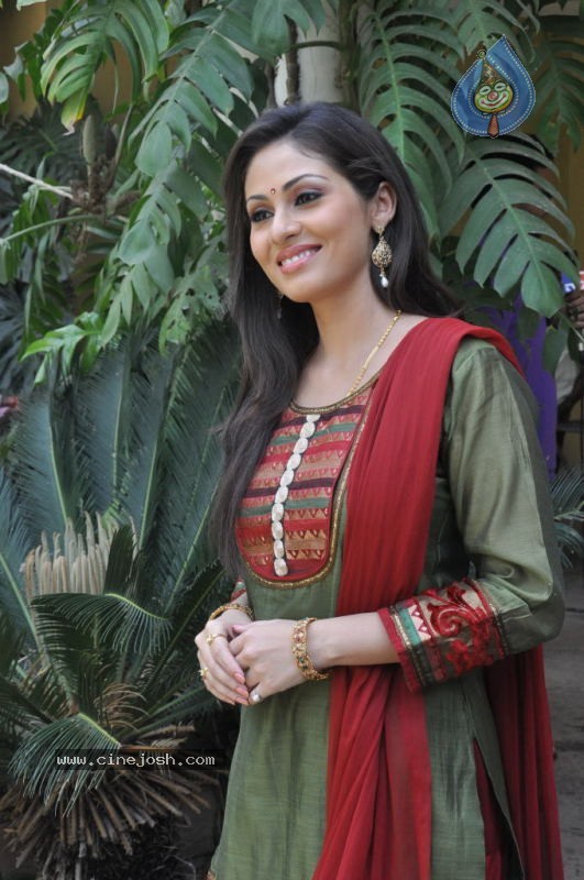 Sada New Stills - 29 / 42 photos
