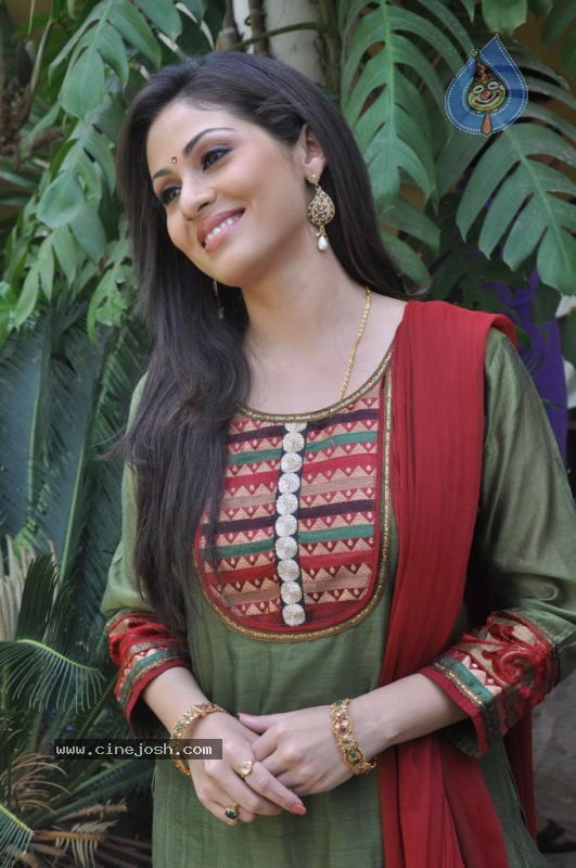Sada New Stills - 33 / 42 photos