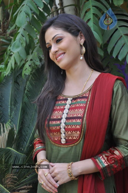 Sada New Stills - 36 / 42 photos