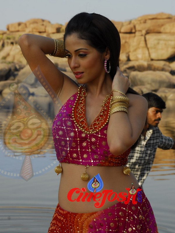Sadha - 28 / 44 photos
