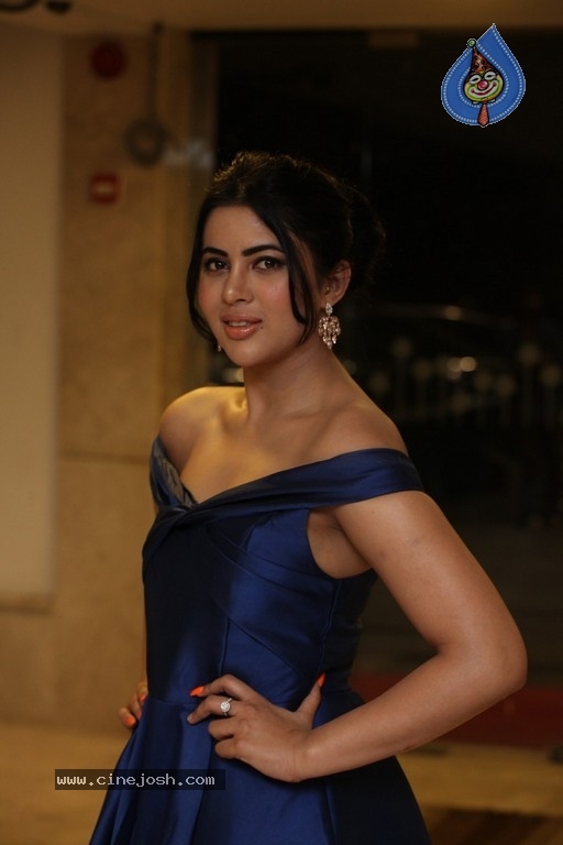 Sahar Afsha Latest Pics - 6 / 21 photos