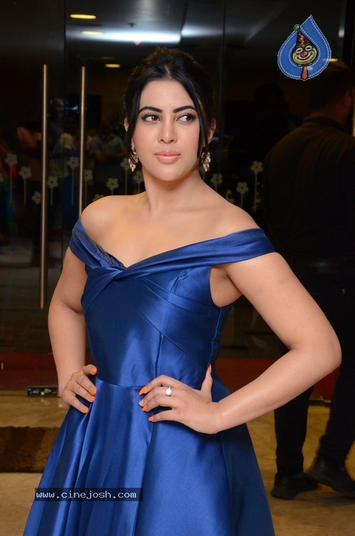 Sahar Afsha Latest Pics - 18 / 21 photos