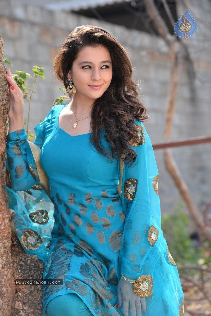 Saheba Subramanyam Heroine Priyal Gor Stills - 36 / 135 photos