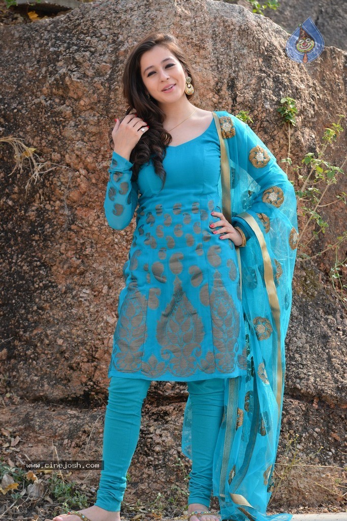 Saheba Subramanyam Heroine Priyal Gor Stills - 61 / 135 photos