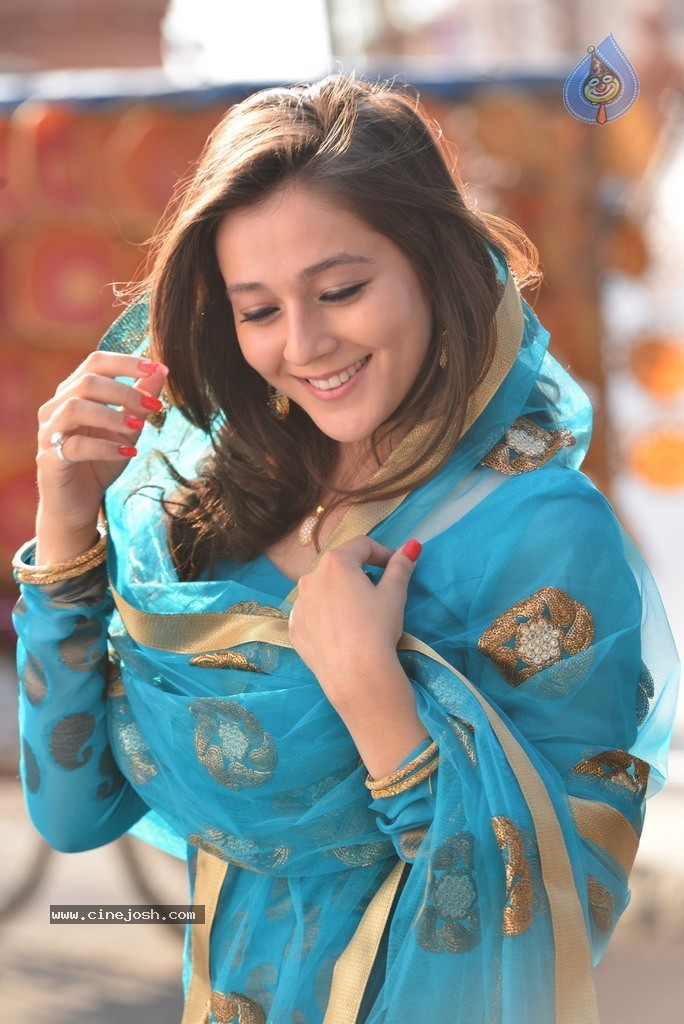 Saheba Subramanyam Heroine Priyal Gor Stills - 130 / 135 photos