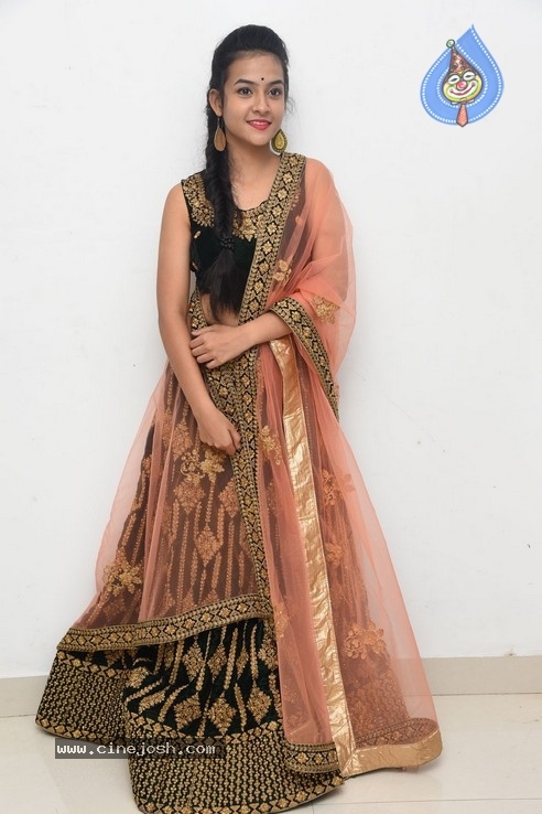 Sahiti Photos - 4 / 21 photos