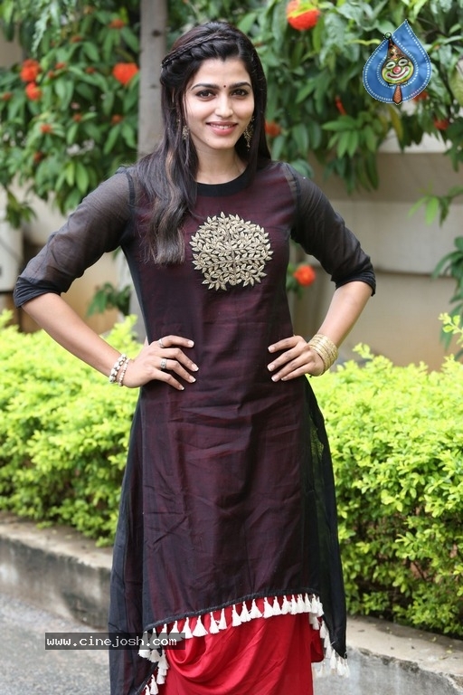 Sai Danshika New Gallery - 17 / 21 photos