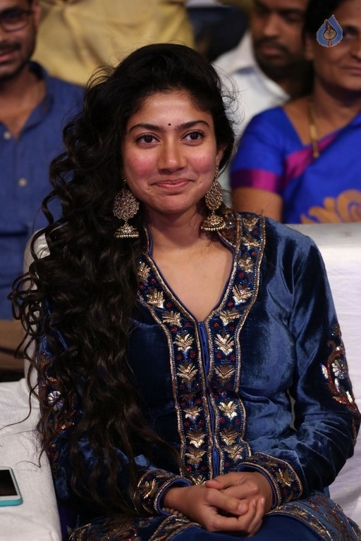 Sai Pallavi at Fidaa Audio Launch - 14 / 31 photos