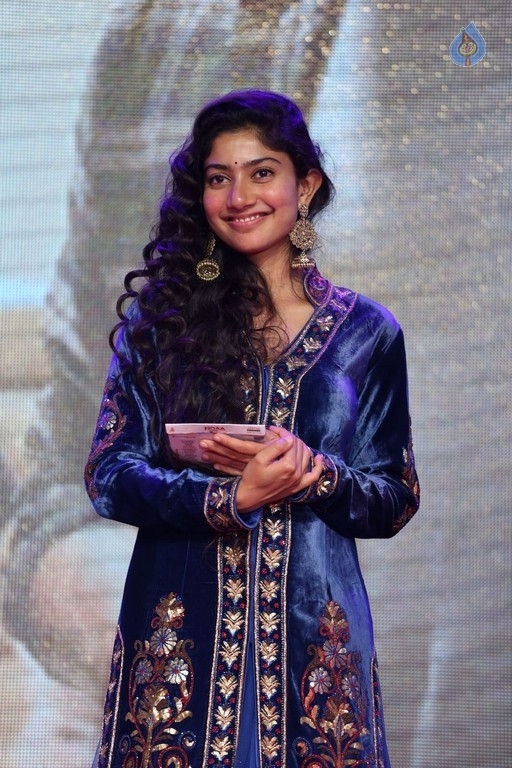 Sai Pallavi at Fidaa Audio Launch - 20 / 31 photos