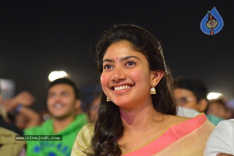 Sai Pallavi at MCA Pre Release Event - 5 / 21 photos