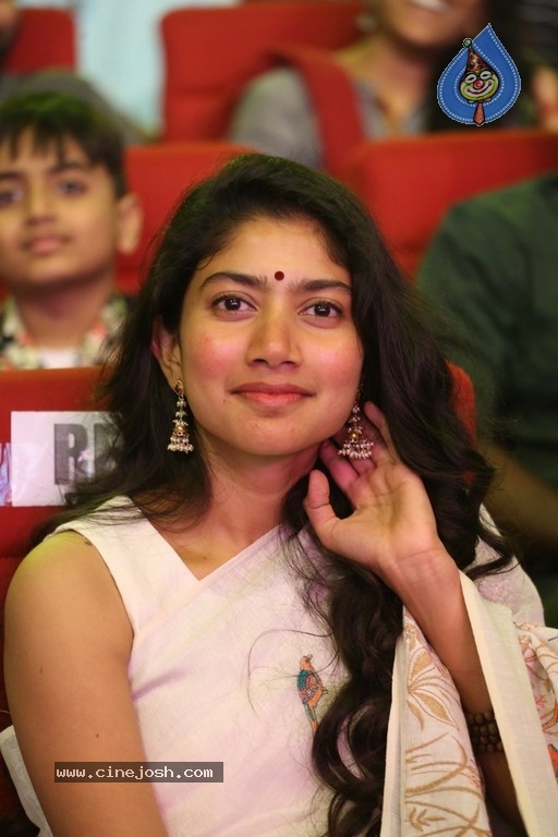 Sai Pallavi New Gallery - 9 / 21 photos