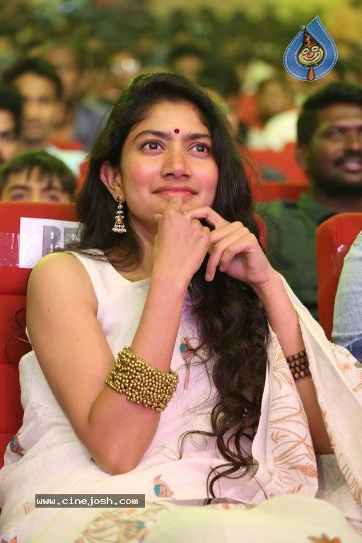 Sai Pallavi New Gallery - 10 / 21 photos