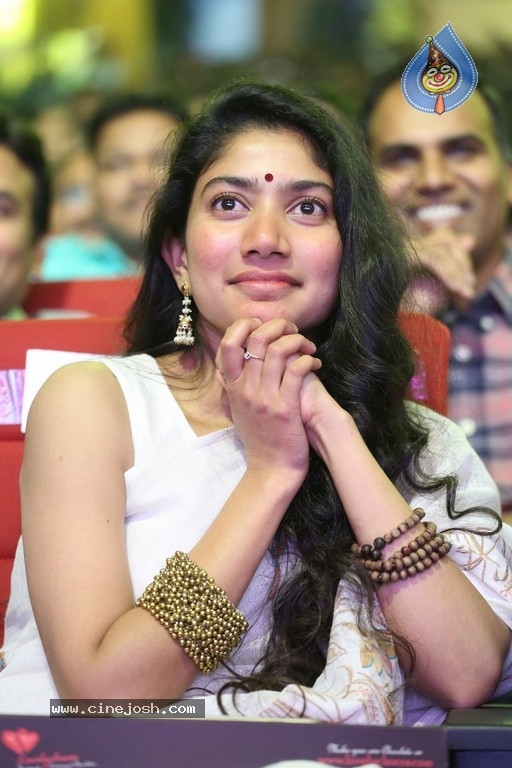 Sai Pallavi New Gallery - 11 / 21 photos