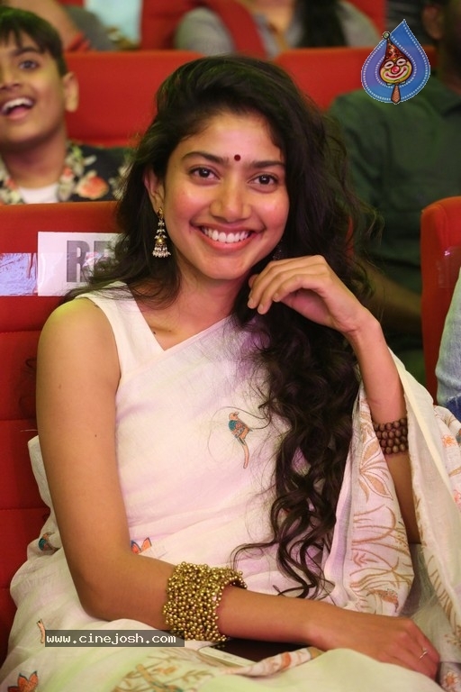 Sai Pallavi New Gallery - 16 / 21 photos