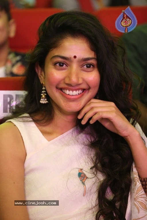 Sai Pallavi New Gallery - 17 / 21 photos