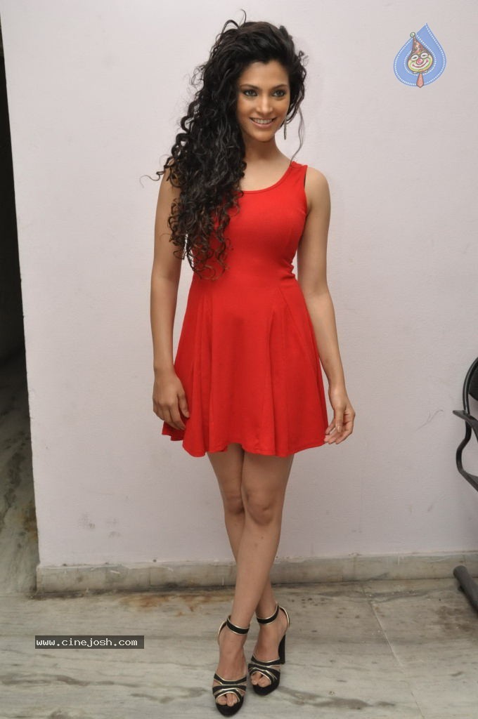 Saiyami Kher Hot Photos - 83 / 122 photos