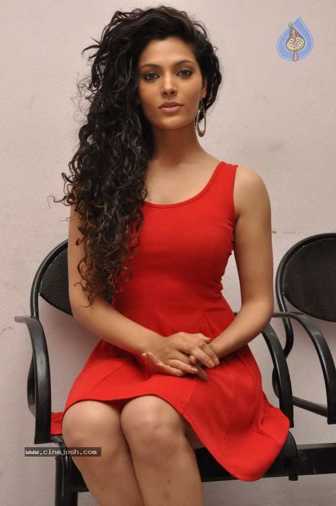 Saiyami Kher Hot Photos - 113 / 122 photos