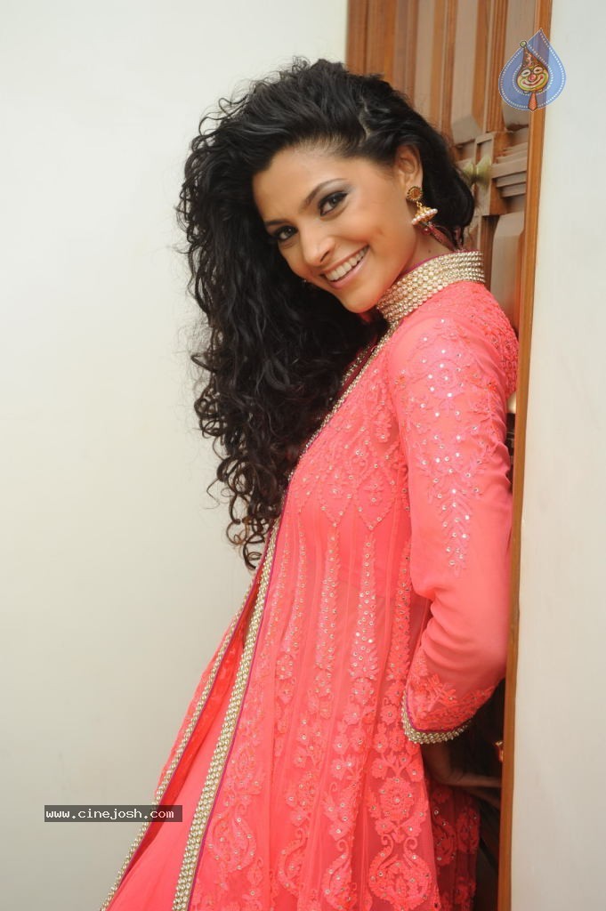 Saiyami Kher New Stills - 13 / 94 photos