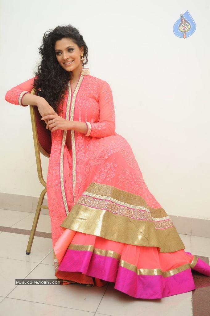 Saiyami Kher New Stills - 17 / 94 photos