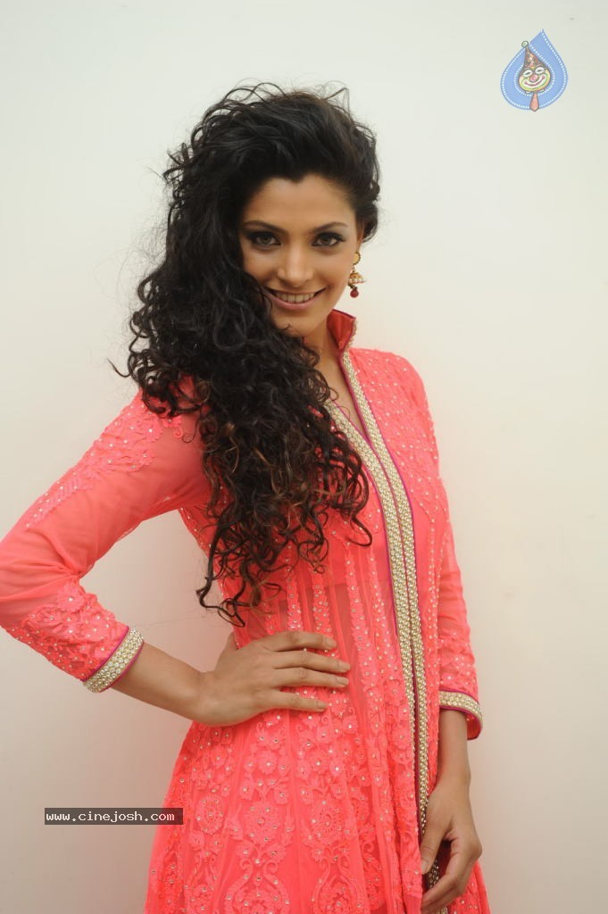 Saiyami Kher New Stills - 23 / 94 photos