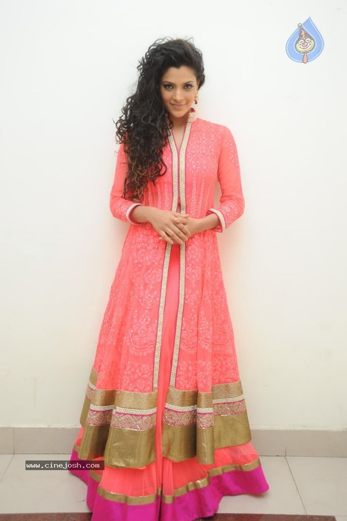 Saiyami Kher New Stills - 29 / 94 photos