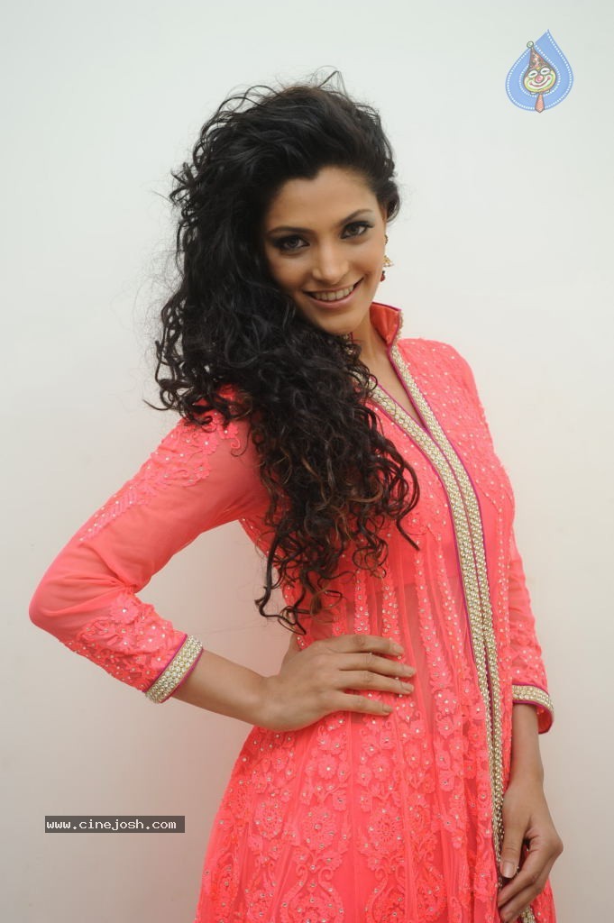 Saiyami Kher New Stills - 35 / 94 photos
