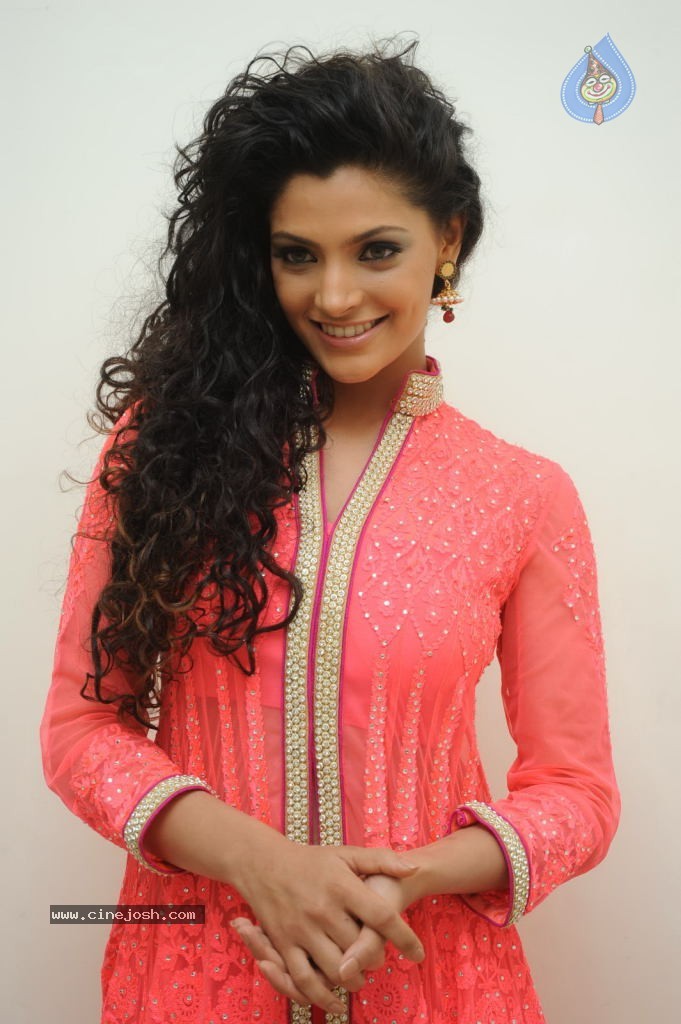 Saiyami Kher New Stills - 50 / 94 photos