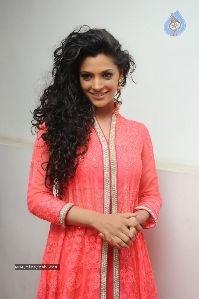 Saiyami Kher New Stills - 63 / 94 photos