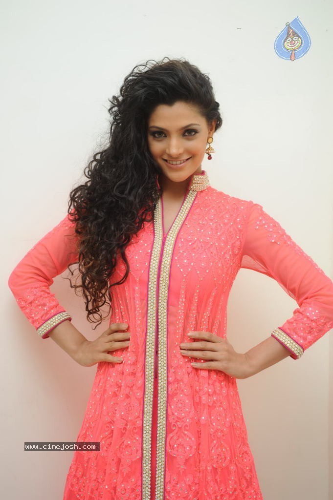 Saiyami Kher New Stills - 74 / 94 photos