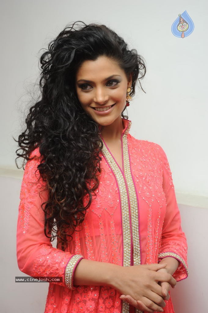 Saiyami Kher New Stills - 77 / 94 photos