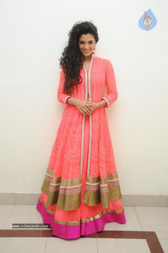 Saiyami Kher New Stills - 78 / 94 photos