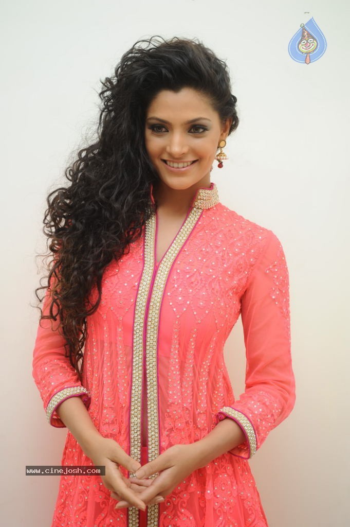 Saiyami Kher New Stills - 80 / 94 photos