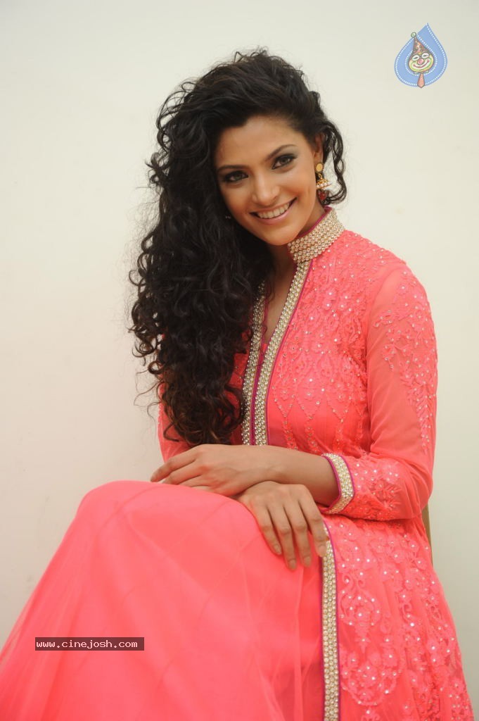 Saiyami Kher New Stills - 87 / 94 photos