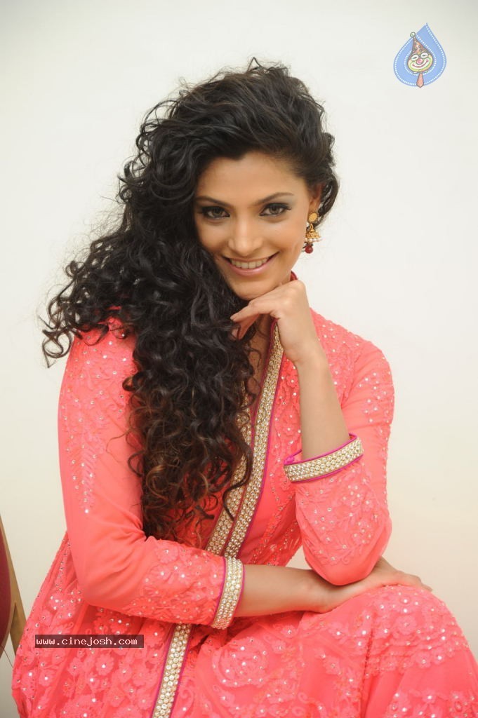 Saiyami Kher New Stills - 90 / 94 photos