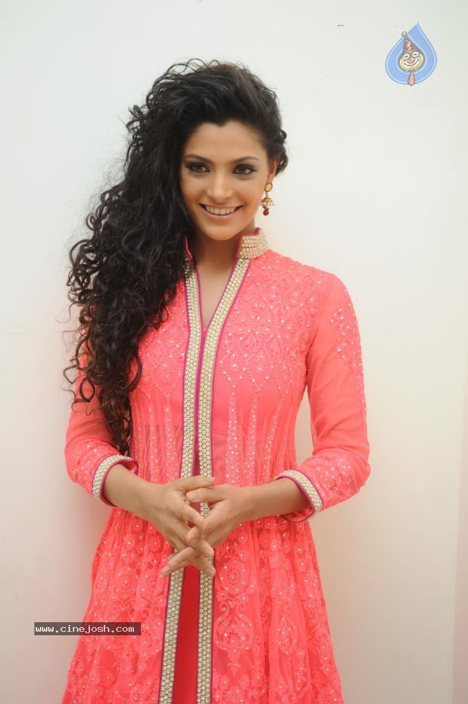 Saiyami Kher New Stills - 91 / 94 photos