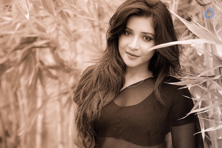 Sakshi Agarwal Latest Stills - 4 / 5 photos