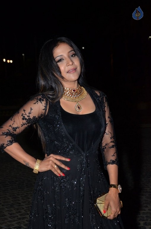 Sakshi Agarwal New Pics - 26 / 30 photos