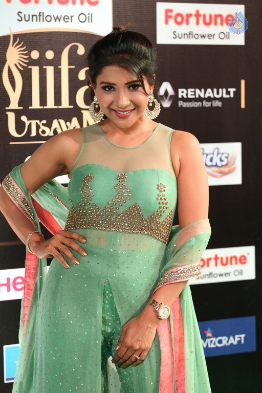 Sakshi Agarwal Pics - 5 / 56 photos