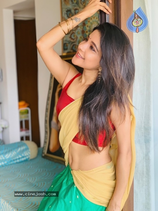 Sakshi Agarwal Stills - 2 / 5 photos