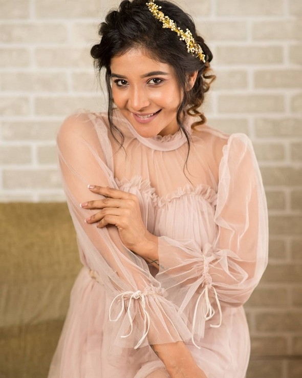 Sakshi Agarwal Stills - 4 / 7 photos