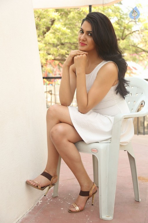 Sakshi Chaudhary New Gallery - 6 / 42 photos