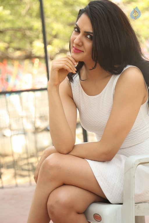 Sakshi Chaudhary New Gallery - 27 / 42 photos