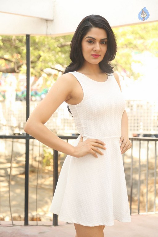 Sakshi Chaudhary New Gallery - 40 / 42 photos