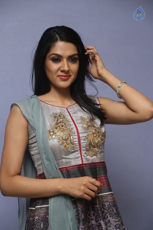 Sakshi Chaudhary New Pics - 8 / 40 photos