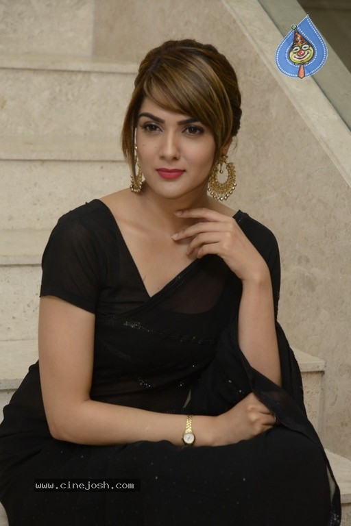 Sakshi Chaudhary Pics - 21 / 21 photos