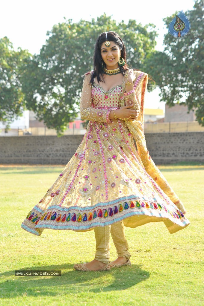Sakshi Choudary Hot Gallery - 95 / 127 photos